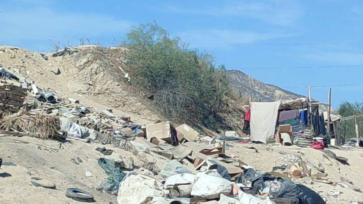 basura escombro arroyo los cabos